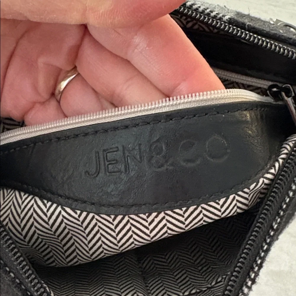 Crossbody - Picture 5 of 6